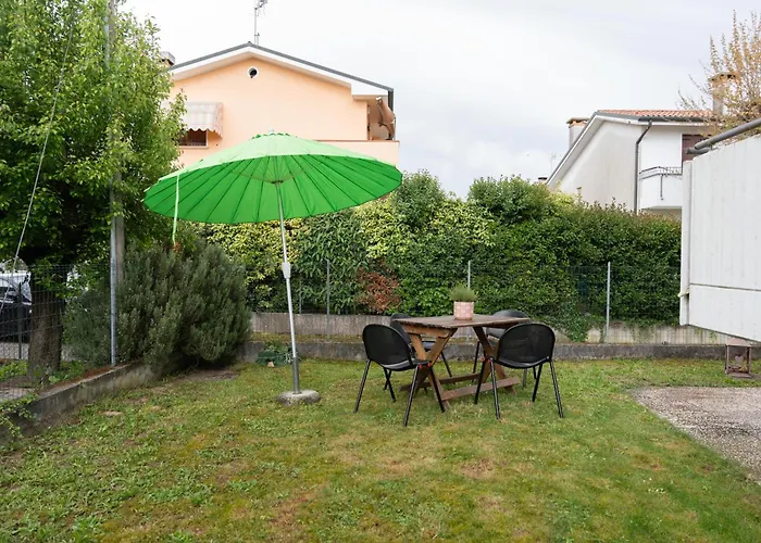 Marina\'S Venice Garden